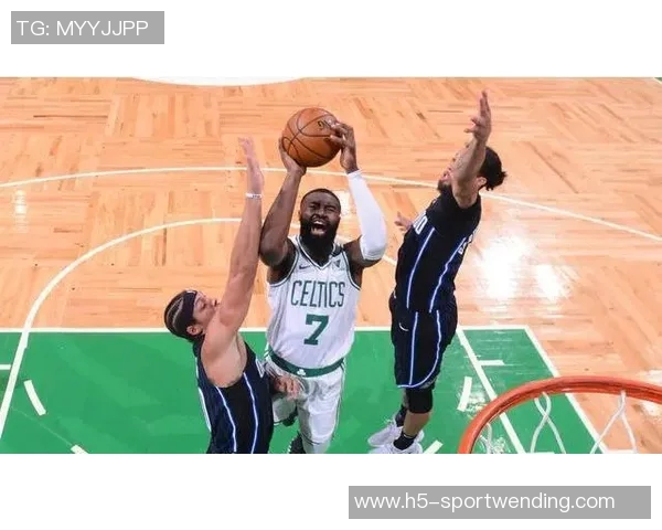 杰伦布朗引领绿军逆袭表现超东契奇应当入选一阵