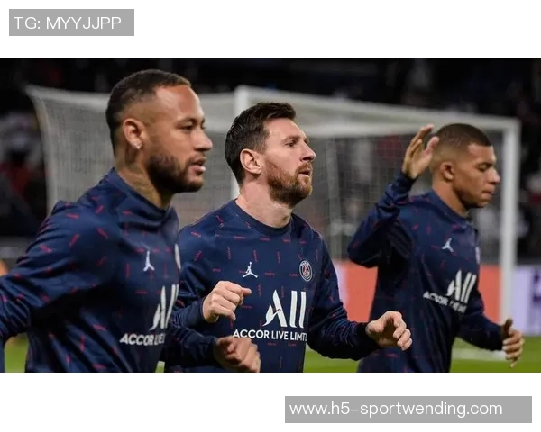 姆巴佩梅开二度助力皇马取胜社媒分享庆祝瞬间展现球队团结力量